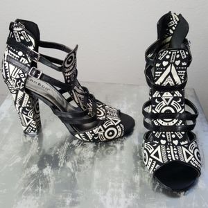 NORDSTROM Bamboo b&w print strappy sandals size 8